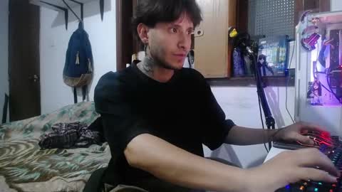 Snapshot of esjrobles chatting on 02-26-25, 07:09 Esteban online show from 02-26-25, 07:09