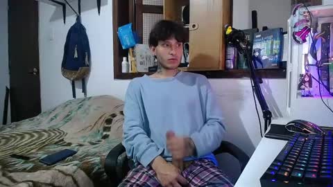 Snapshot of esjrobles chatting on 02-28-25, 06:41 Esteban online show from 02-28-25, 06:41