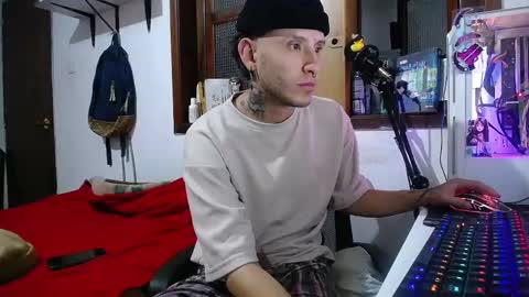 Snapshot of esjrobles chatting on 03-06-25, 04:52 Esteban online show from 03-06-25, 04:52