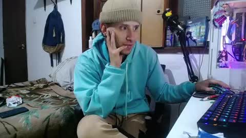 Snapshot of esjrobles chatting on 03-08-25, 08:22 Esteban online show from 03-08-25, 08:22