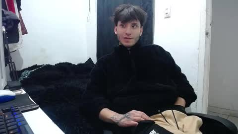 Snapshot of esjrobles chatting on 09-10-25, 02:17 Esteban online show from 09-10-25, 02:17