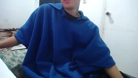 Snapshot of esjrobles chatting on 10-08-25, 06:05 Esteban online show from 10-08-25, 06:05