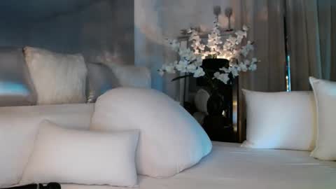 Snapshot of eskeira_ chatting on 01-15-25, 04:21 Esther online show from 01-15-25, 04:21