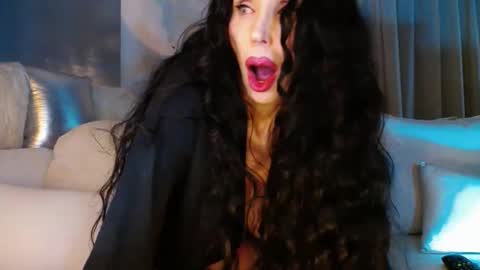 Snapshot of eskeira_ chatting on 02-05-25, 10:44 Esther online show from 02-05-25, 10:44