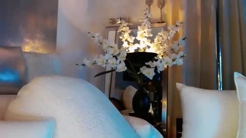 Snapshot of eskeira_ chatting on 03-11-25, 09:48 Esther online show from 03-11-25, 09:48