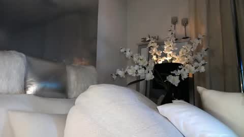 Snapshot of eskeira_ chatting on 03-12-25, 12:53 Esther online show from 03-12-25, 12:53