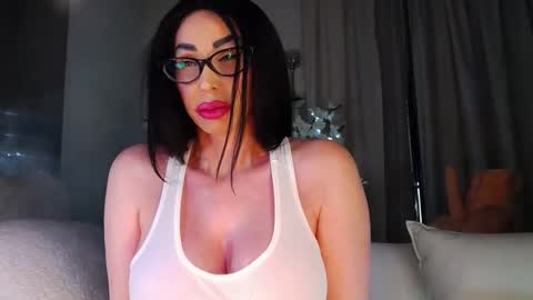 Snapshot of eskeira_ chatting on 09-24-25, 09:18 Esther online show from 09-24-25, 09:18