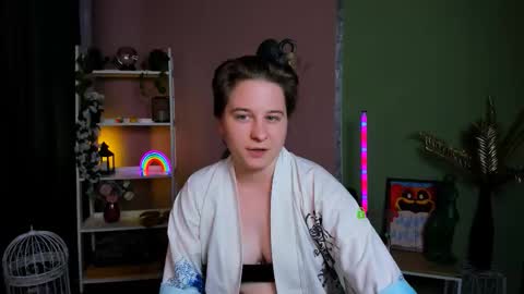 esma_shine online show from 10-19-25, 07:42