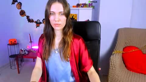 esma_shine online show from 10-27-25, 08:18