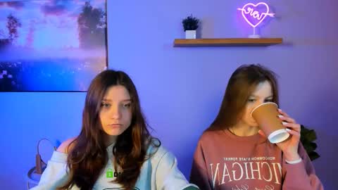 Snapshot of esme_moore_ chatting on 10-24-25, 08:22 esme_moore_ online show from 10-24-25, 08:22