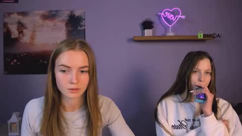 Snapshot of esme_moore_ chatting on 11-13-25, 10:03 esme_moore_ online show from 11-13-25, 10:03