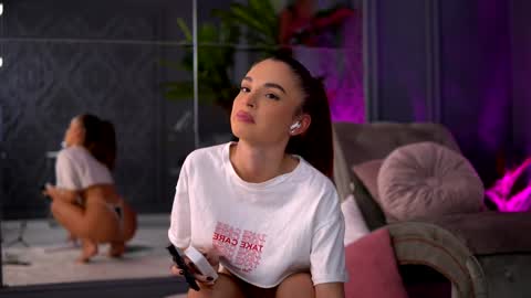 Snapshot of esmeainsley chatting on 12-05-24, 02:53 Raluca  online show from 12-05-24, 02:53