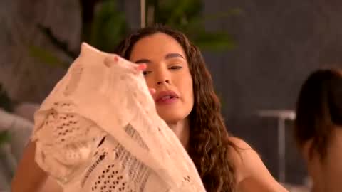 Snapshot of esmeainsley chatting on 03-05-25, 02:36 Raluca  online show from 03-05-25, 02:36