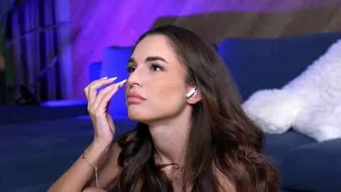 Snapshot of esmeainsley chatting on 09-26-25, 11:42 Raluca  online show from 09-26-25, 11:42