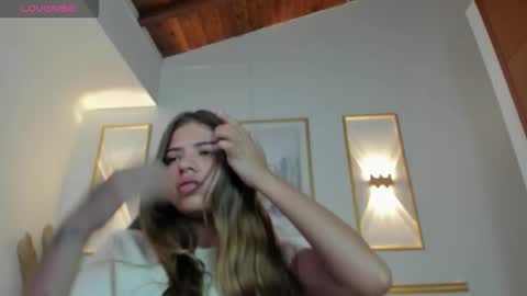 E S M E  online show from 10-22-25, 01:33