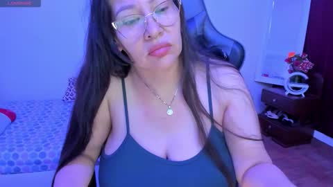 esme online show from 09-30-25, 02:00