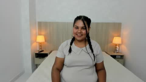 Snapshot of esmeralda_salazar chatting on 11-12-25, 03:29 Esmeralda online show from 11-12-25, 03:29