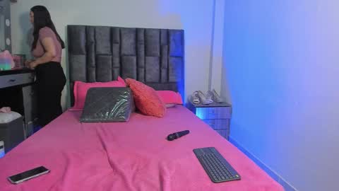 Perla online show from 11-21-25, 05:17