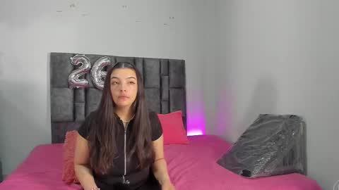 Perla online show from 03-24-26, 07:24