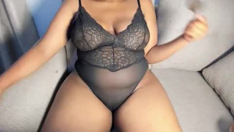 Esme online show from 11-06-25, 10:54