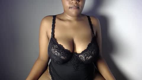 Snapshot of esmeray_ chatting on 05-10-26, 11:15 Esme online show from 05-10-26, 11:15