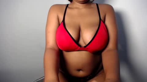 Snapshot of esmeray_ chatting on 05-16-26, 12:26 Esme online show from 05-16-26, 12:26