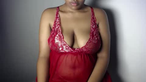Snapshot of esmeray_ chatting on 05-30-26, 01:14 Esme online show from 05-30-26, 01:14