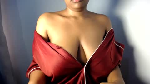 Snapshot of esmeray_ chatting on 06-29-26, 11:21 Esme online show from 06-29-26, 11:21