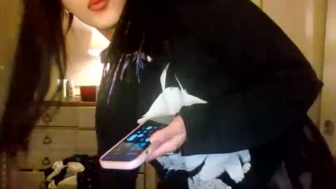 Snapshot of esoterickitten777 chatting on 01-08-26, 01:41 axe online show from 01-08-26, 01:41