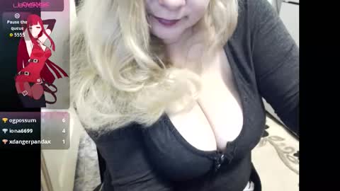 Snapshot of esra4u chatting on 11-01-25, 06:37 Esra online show from 11-01-25, 06:37