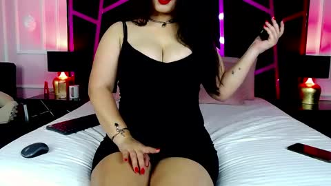 Snapshot of essena_monroe chatting on 05-31-26, 05:59 Mary online show from 05-31-26, 05:59