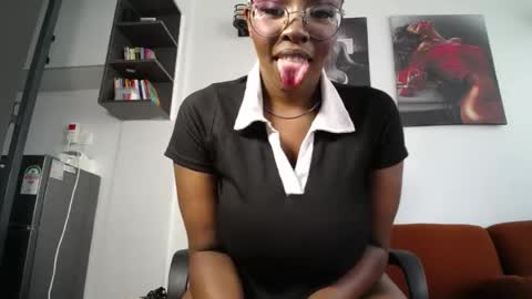 Snapshot of essy200 chatting on 06-20-26, 10:40 essy200 online show from 06-20-26, 10:40
