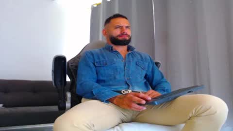 esteban online show from 11-14-25, 04:17