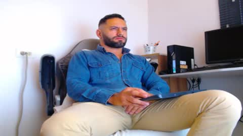 Snapshot of esteban7984068 chatting on 12-20-25, 03:08 esteban online show from 12-20-25, 03:08