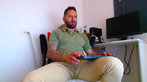 Snapshot of esteban7984068 chatting on 01-07-26, 03:36 esteban online show from 01-07-26, 03:36