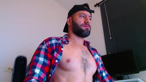 Snapshot of esteban7984068 chatting on 01-09-26, 01:36 esteban online show from 01-09-26, 01:36