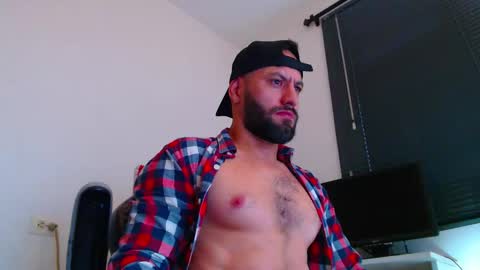 Snapshot of esteban7984068 chatting on 01-15-26, 04:00 esteban online show from 01-15-26, 04:00