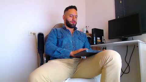 Snapshot of esteban7984068 chatting on 02-09-26, 12:53 esteban online show from 02-09-26, 12:53