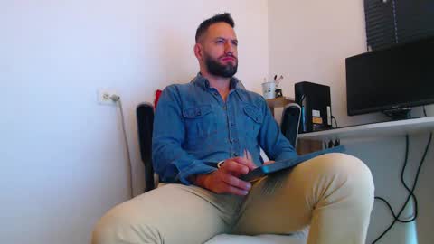 Snapshot of esteban7984068 chatting on 02-26-26, 01:32 esteban online show from 02-26-26, 01:32