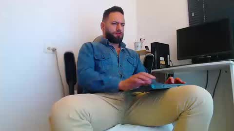 Snapshot of esteban7984068 chatting on 03-20-26, 02:00 esteban online show from 03-20-26, 02:00