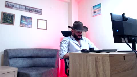 Esteban Fernandez online show from 04-17-26, 02:42