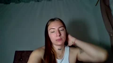Snapshot of estefa1 chatting on 06-23-26, 04:43 estefa1 online show from 06-23-26, 04:43