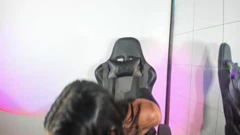 Estefa G online show from 11-20-25, 10:42