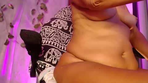 Snapshot of estelamaris1 chatting on 02-07-25, 02:08 estelamaris online show from 02-07-25, 02:08