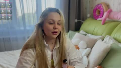 Estella online show from 05-15-26, 12:12