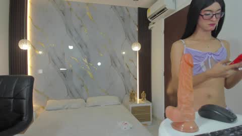 Snapshot of estephany_doll chatting on 12-08-24, 02:09 Estephany online show from 12-08-24, 02:09