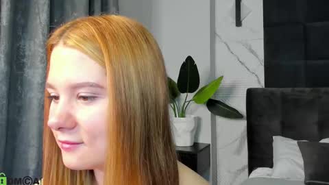 Snapshot of ester_rabin chatting on 09-28-25, 12:43 Ester online show from 09-28-25, 12:43
