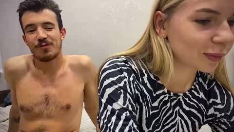 Snapshot of ester_vixen chatting on 09-17-25, 03:24 Ester online show from 09-17-25, 03:24