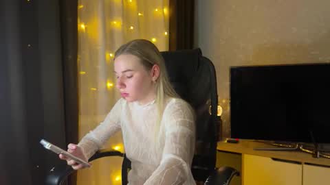 Snapshot of ester_vixen chatting on 12-20-25, 06:15 Ester online show from 12-20-25, 06:15