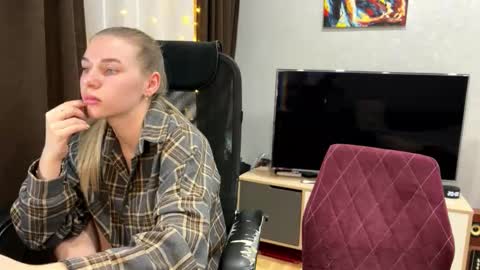 Snapshot of ester_vixen chatting on 03-01-26, 07:05 Ester online show from 03-01-26, 07:05